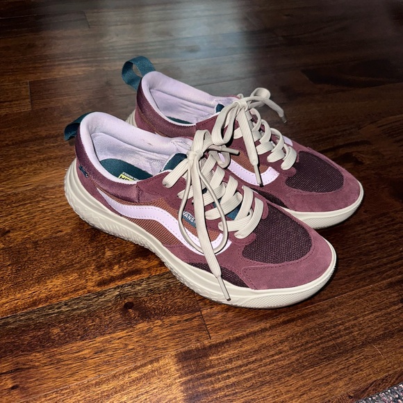Vans Women's Sneaker Size 8.5 - UltraRange Neo VR3 Shoe - Picture 1 of 6